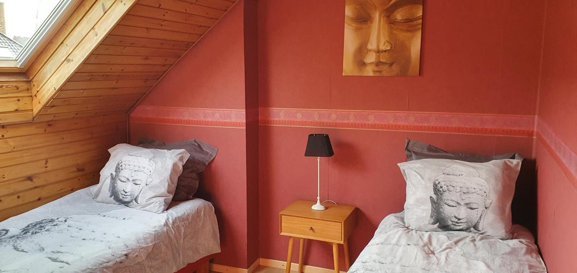 Close To Centre, 3 Rooms, 2 Bathr & Wc, Free Parking & Wifi, Spacious Living Area & Kitchen Casa de Férias Bruges