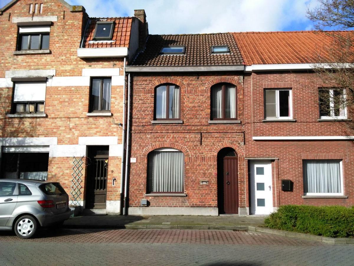 Close To Centre, 3 Rooms, 2 Bathr & Wc, Free Parking & Wifi, Spacious Living Area & Kitchen Casa de Férias Bruges