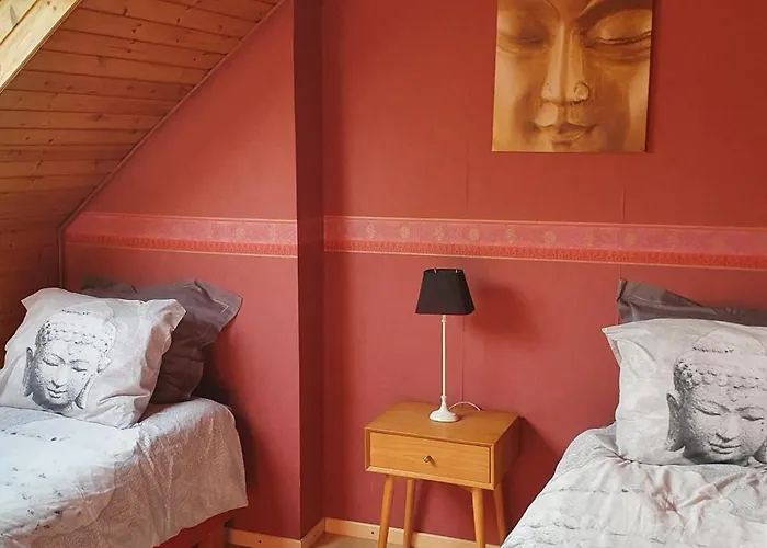 Close To Centre, 3 Rooms, 2 Bathr & Wc, Free Parking & Wifi, Spacious Living Area & Kitchen